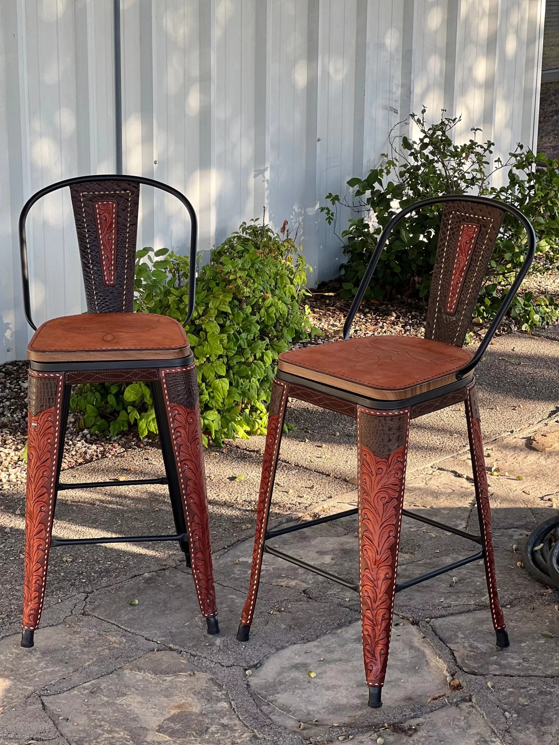 **PRE ORDER** Alamo Saddlery Swivel Bar Stools Tall Back – Chocolate Paisley Gator